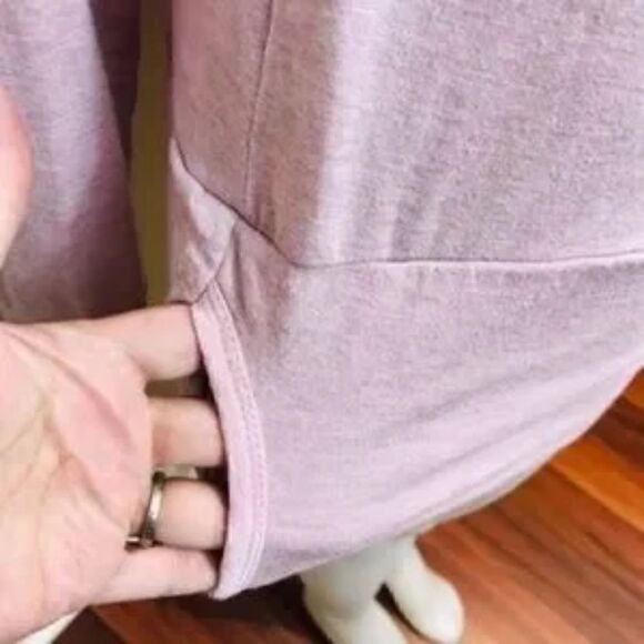 blush Pink Spandex Workout Top With Hood And Pockets - Picture 4 of 8